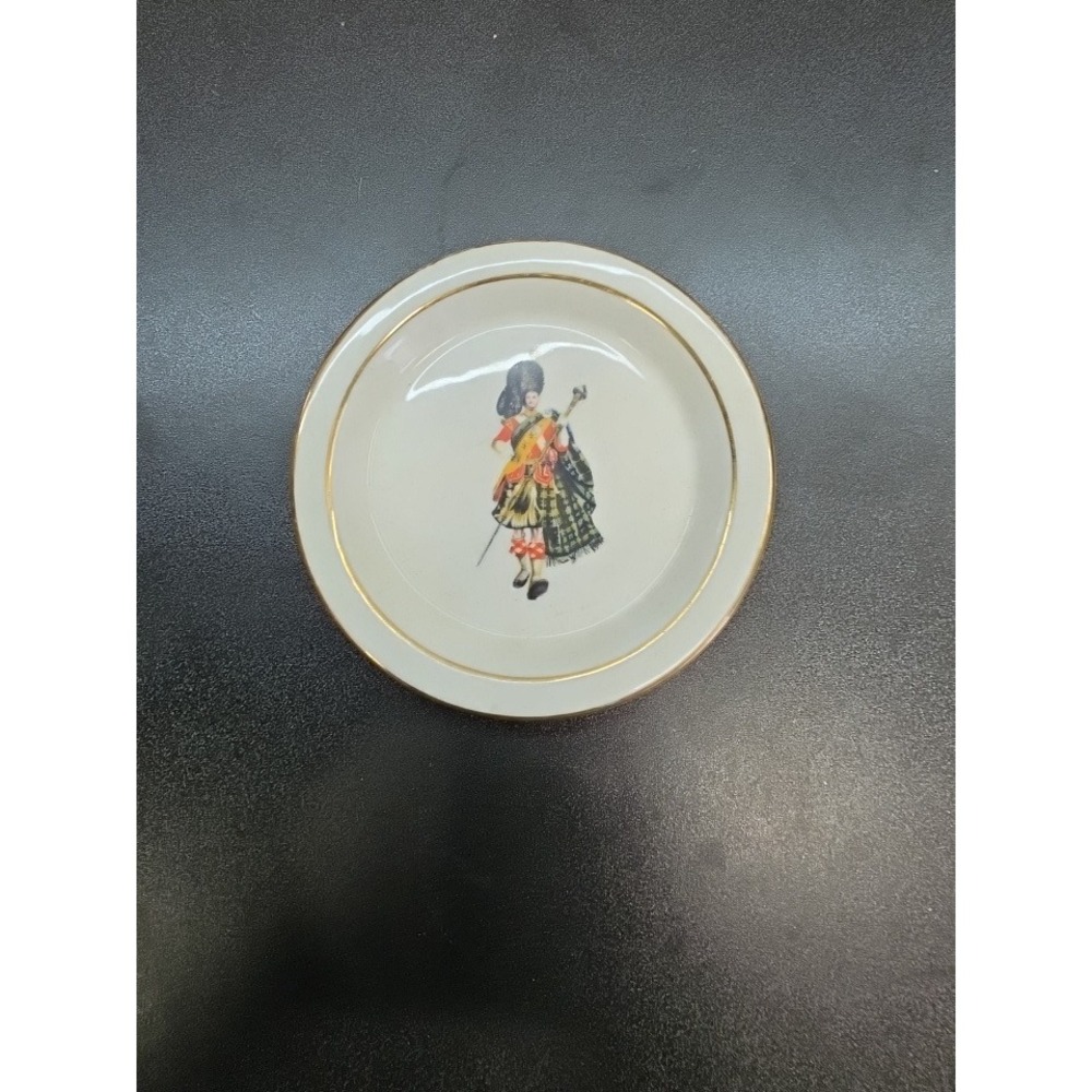 Vintage Dewars White Label Scotch Whisky Ceramic Coaster Highlander Gold Rim